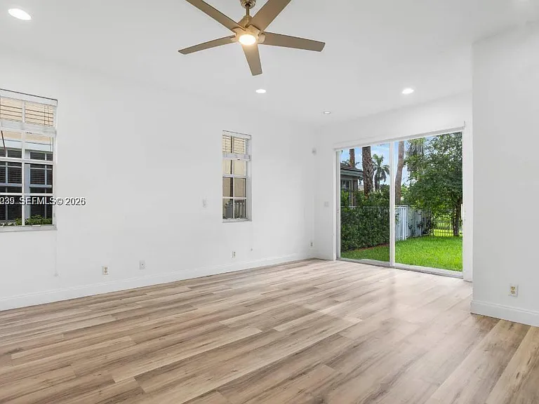 4762 Lakeside Ter — Photo 13