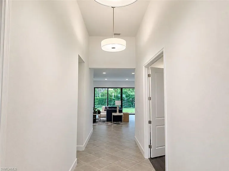 20202 Ainsley St — Photo 4