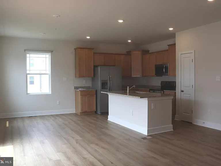 10728 Millport St — Photo 7