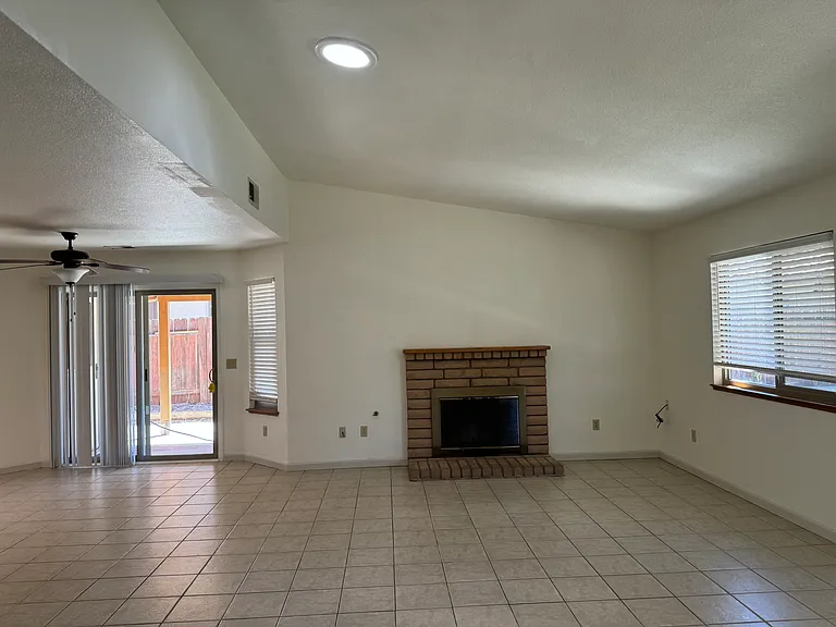 913 Spyglass Ct — Photo 9