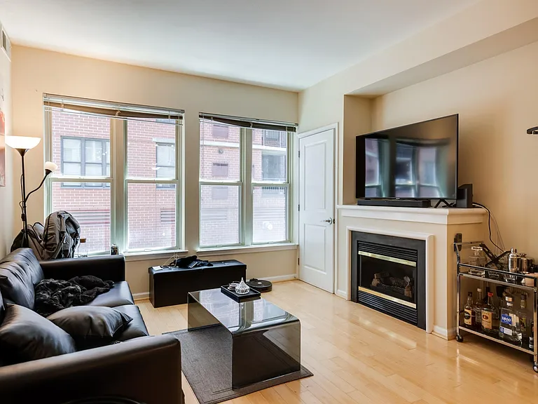 715 6th St NW #205 — Photo 11