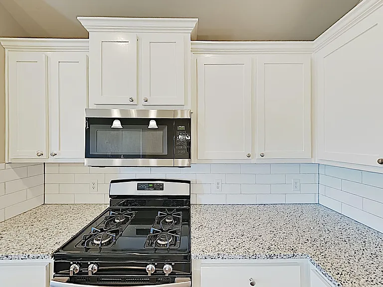 17657 Macarthur Park Dr — Photo 6