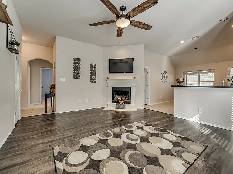 203 Cedar Creek Dr — Photo 6