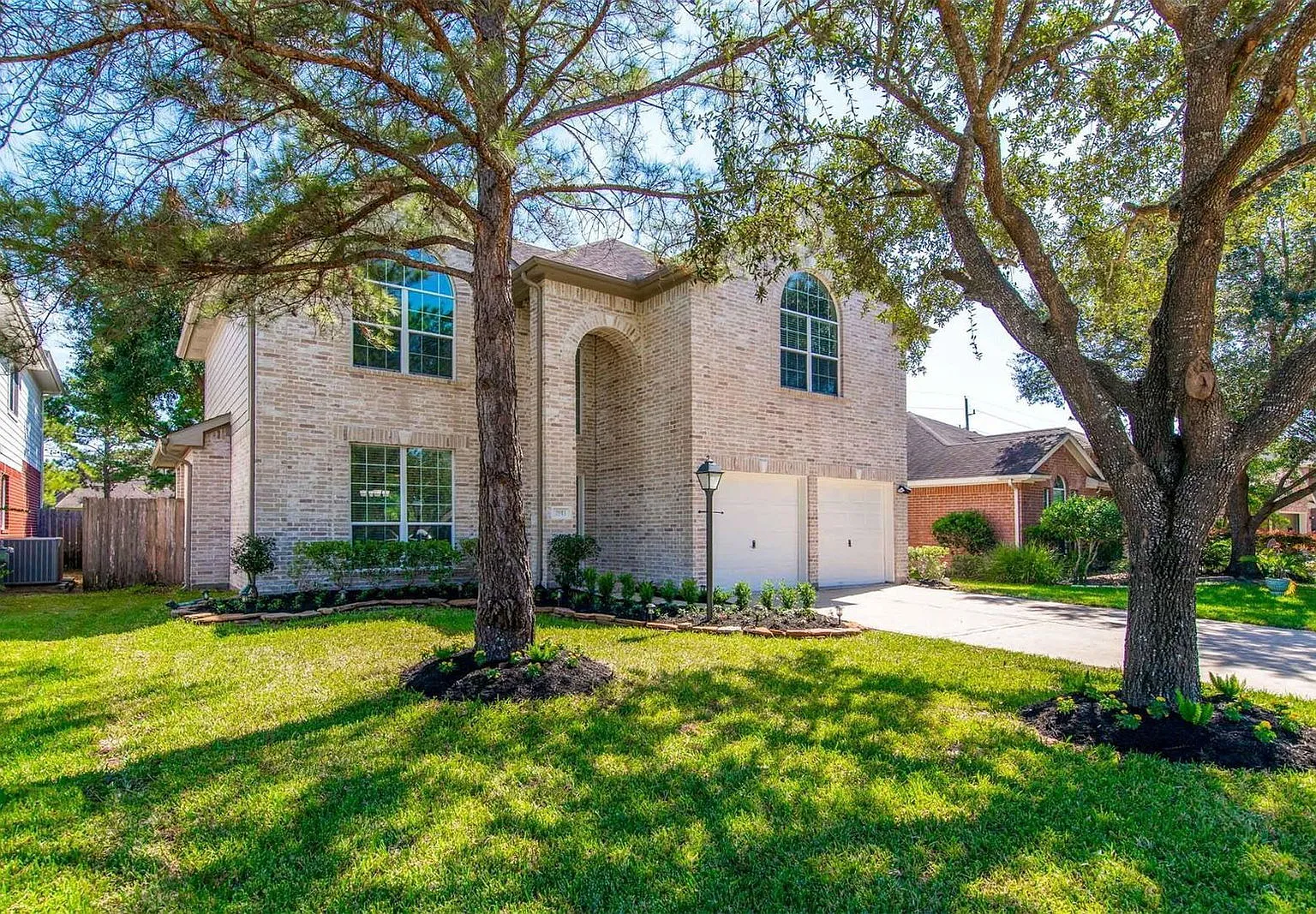 4 bed, 2.5 bath, 2510 sqft, $2,700 — Photo 2