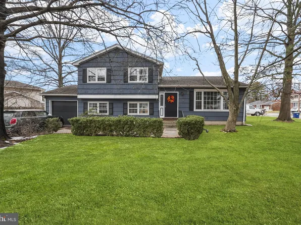 38 Colonial Lake Dr, Lawrence Township, NJ 08648