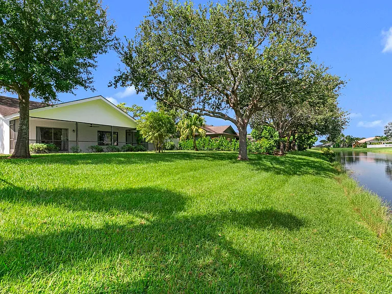13781 Barberry Dr — Photo 17