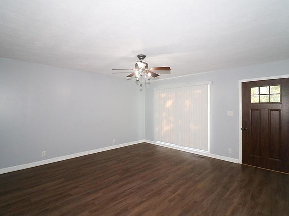3rd image of 513 Layne Dr