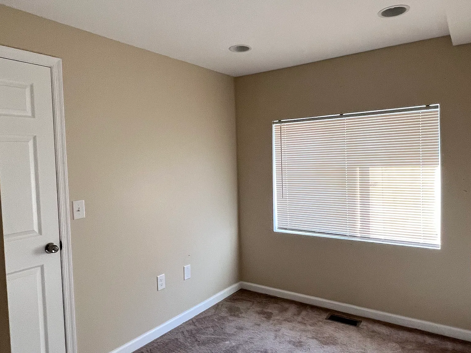 4 bed, 1300 sqft, $2,700 — Photo 2