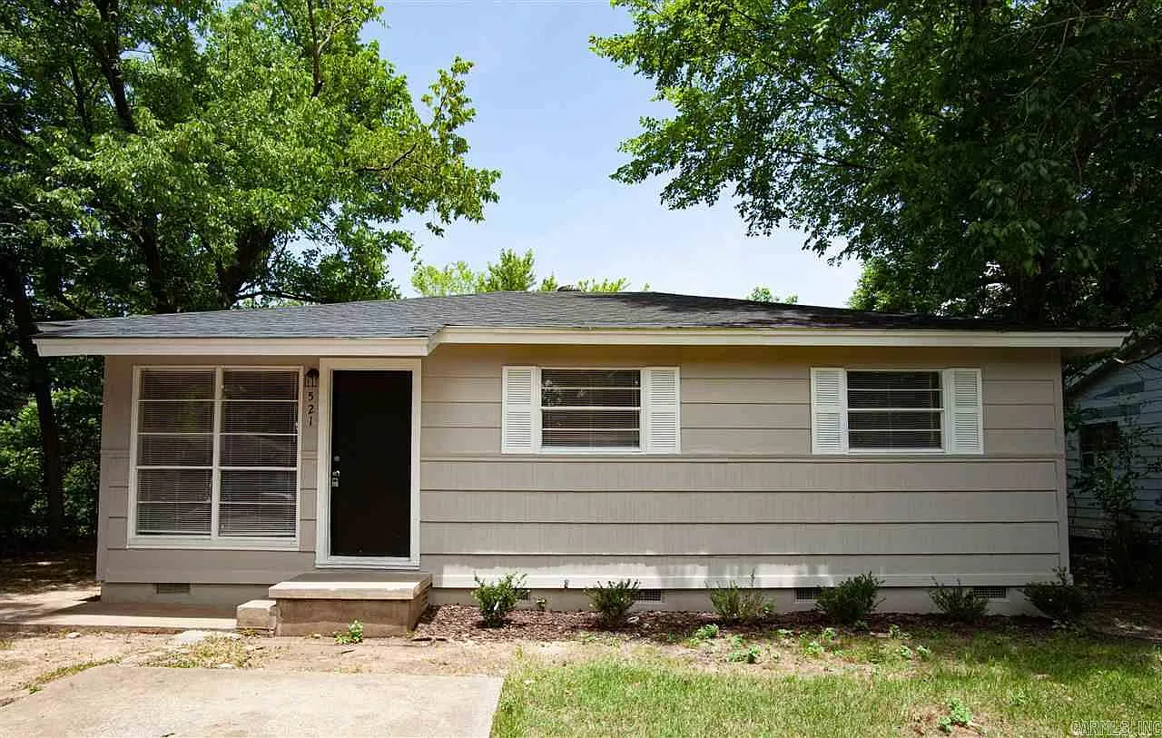 3 bed, 1.0 bath, 884 sqft, $895 — Photo 2