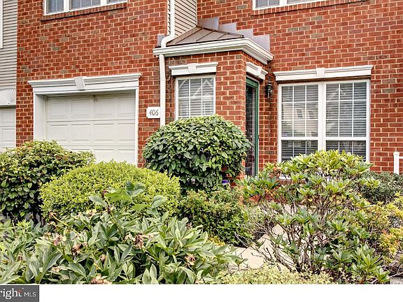 3rd image of 406 Pebble Creek Ct