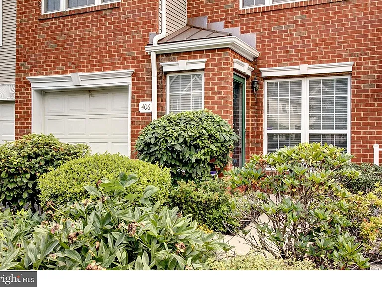 406 Pebble Creek Ct — Photo 3