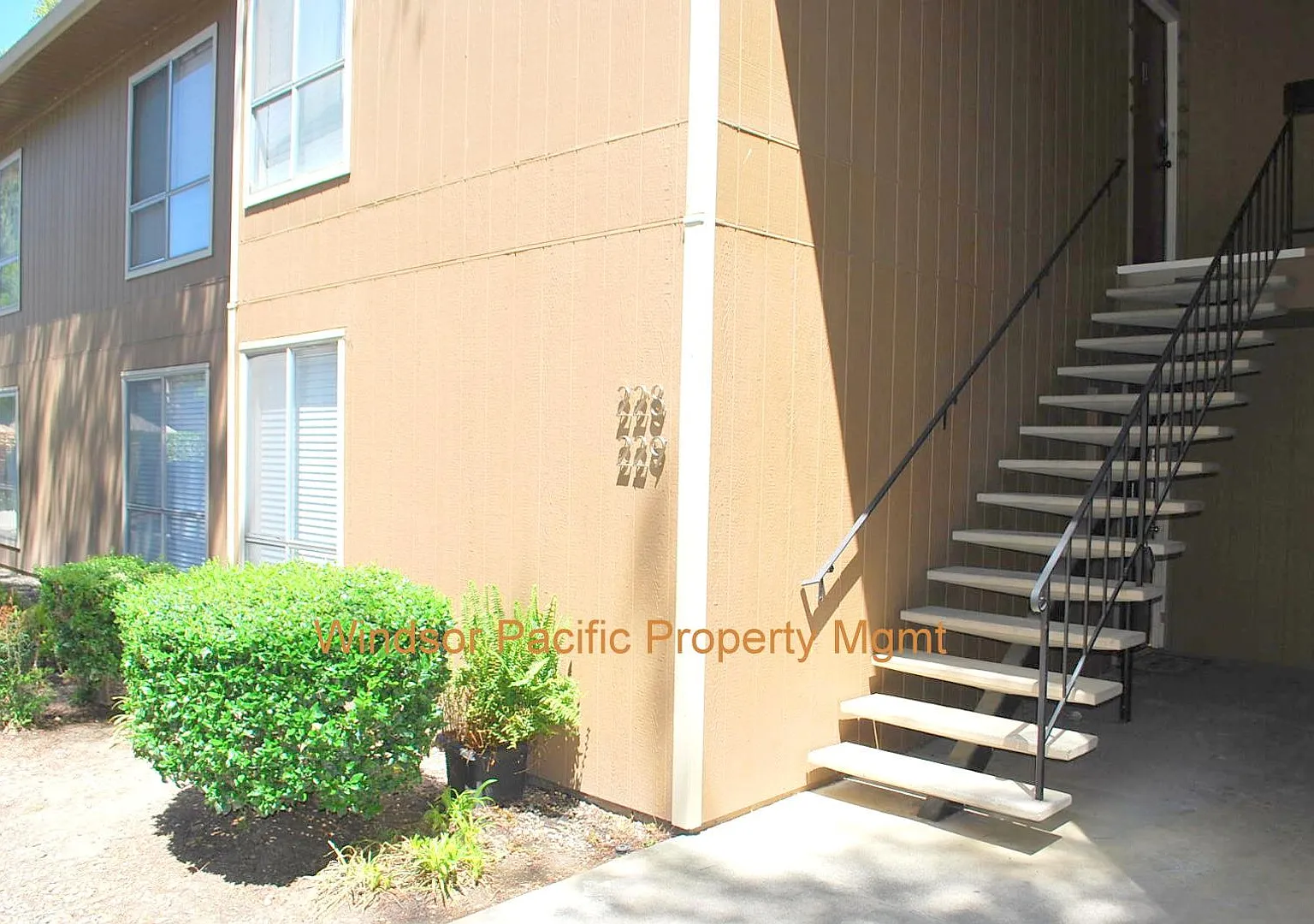 New Price ! Updated, Bright, Spacious & Clean! Excellent Location At The Vintner In San Ramon — Photo 1