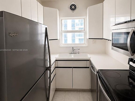 4th image of 4747 Collins Ave APT 708