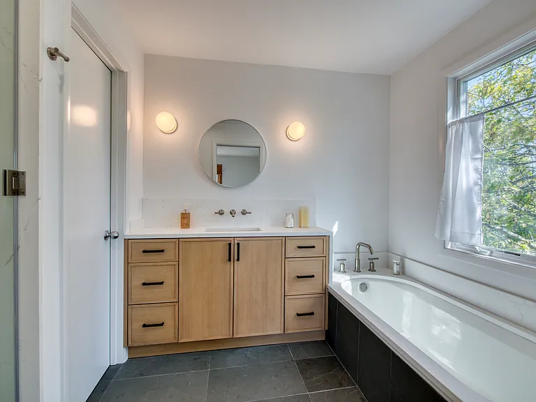 2045 Lake Dr — Photo 13