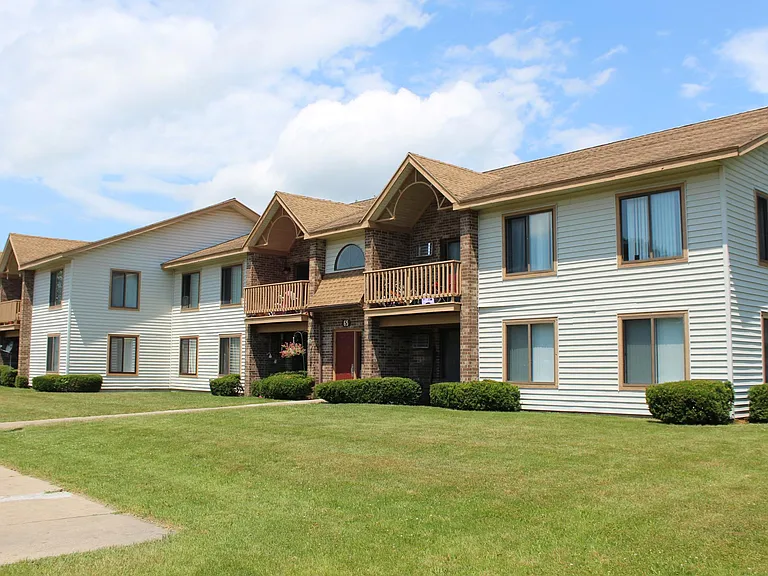 161 Kentridge Dr NW — Photo 1
