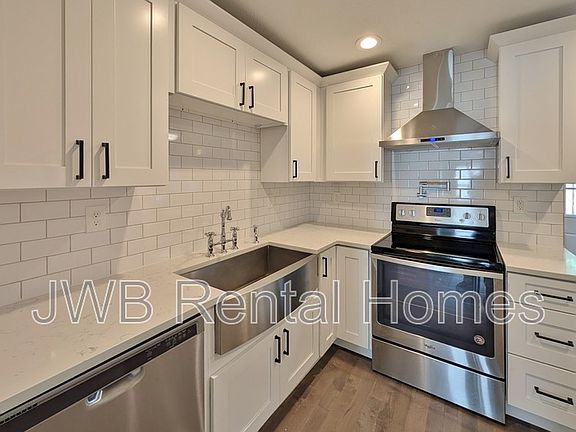3rd image of 3851 Boone Park Ave