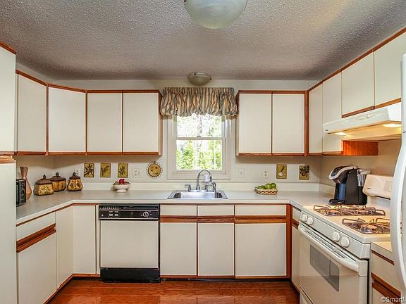 5th image of 2 Southgate Dr #2