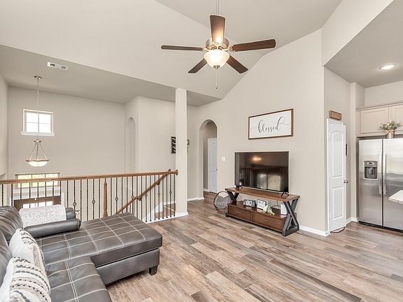 4th image of 8738 Laurel Crest Dr