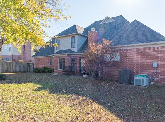 5th image of 2034 Oak Springs Dr