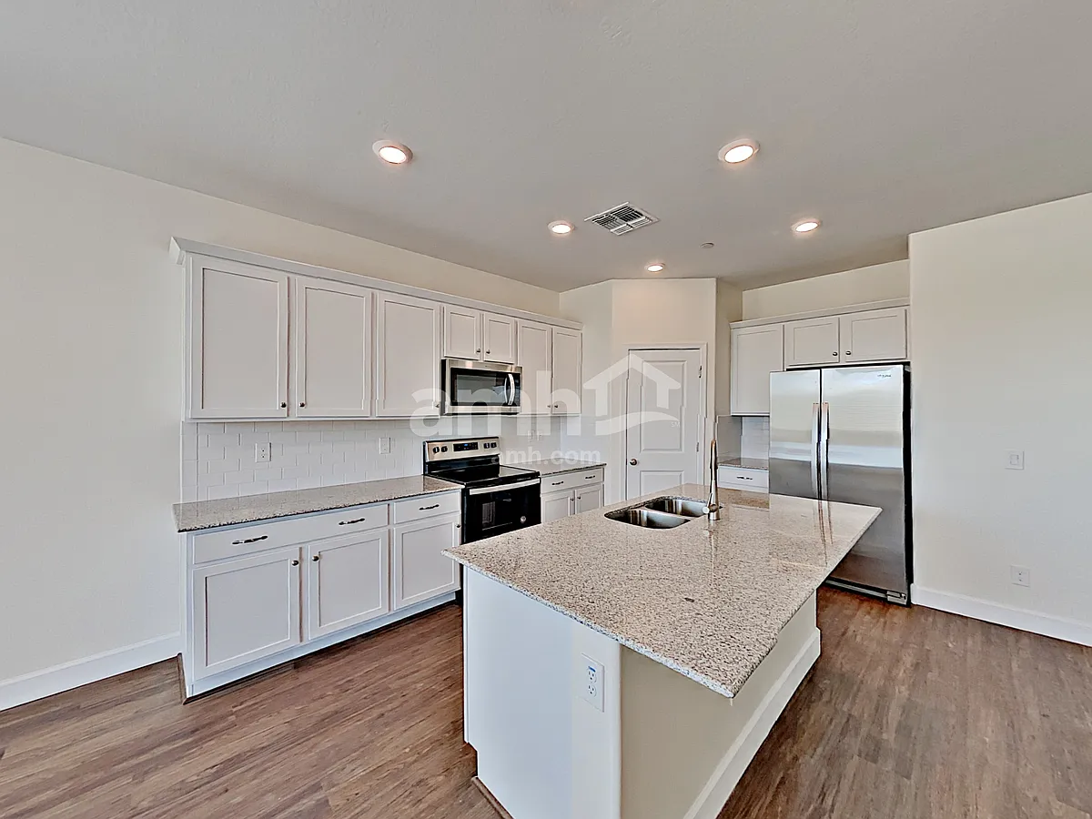 Building Photo - 5925 W Columbine Dr