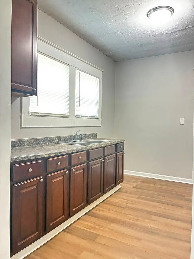 1011 Richard Street — Photo 3
