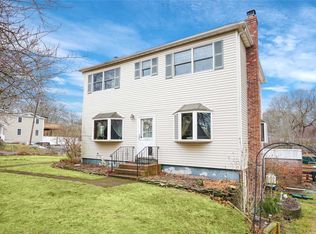 308 Blue Point Rd, Farmingville, NY 11738