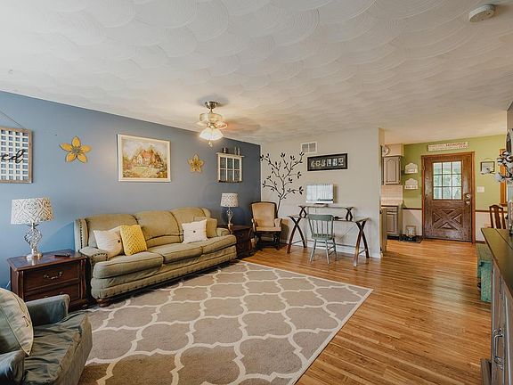 2nd image of 22 Cliffview Dr