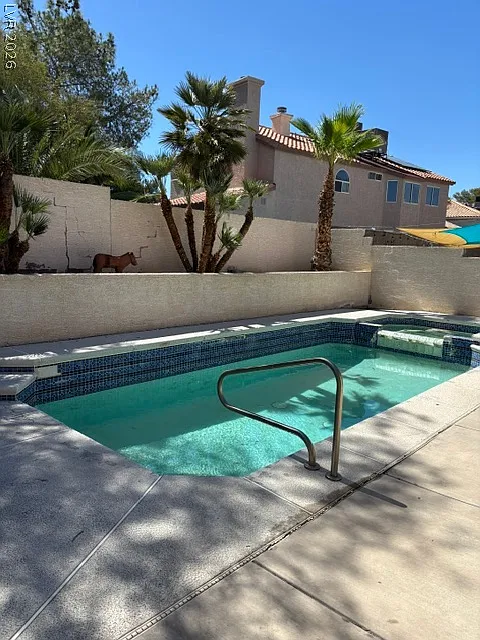 809 Long Branch Dr