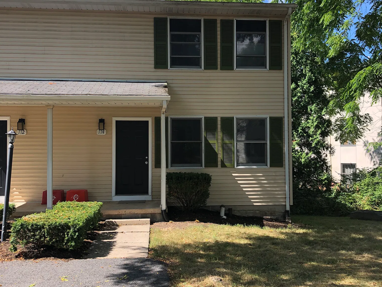 3 bed, 1.5 bath, 1200 sqft, $1,895 — Photo 3