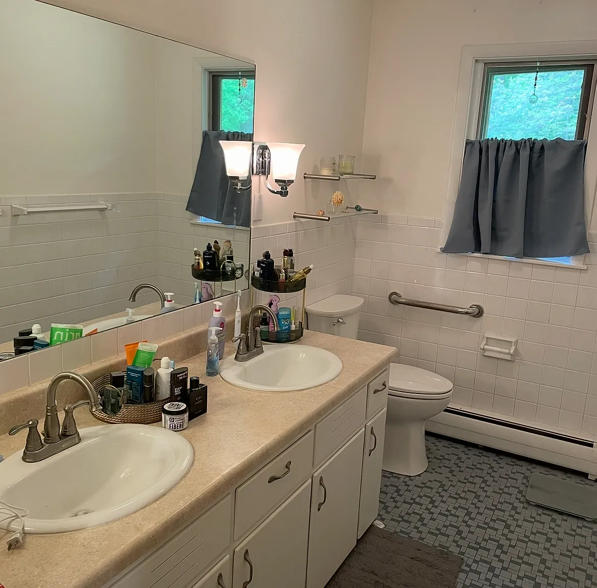 3 bed, 2500 sqft, $1,950 — Photo 2