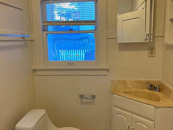 4th image of 2144 Alameda Ct