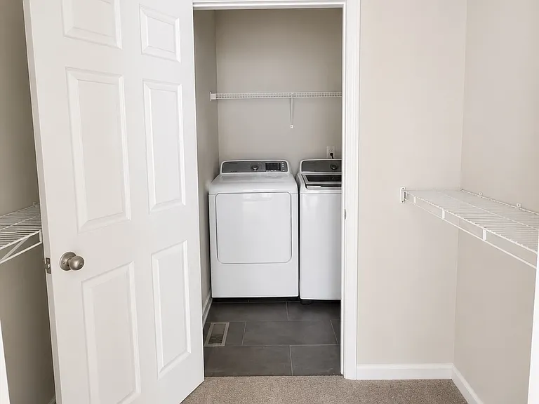 518 E Trinity Ln — Photo 12