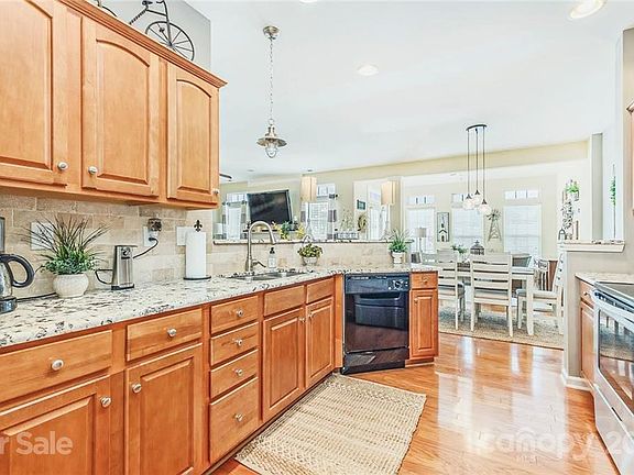 4th image of 107 N Arcadian Way #0