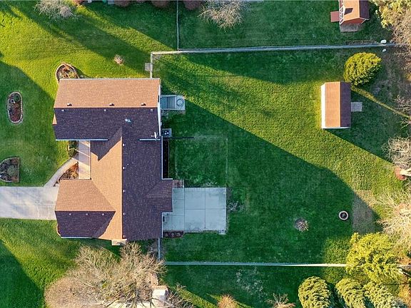 5th image of 2972 Patsie Dr