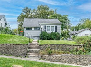 2002 N 5th St, Clinton, IA 52732