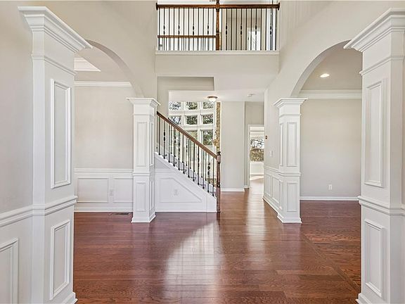 4th image of 4610 Hereford Ct