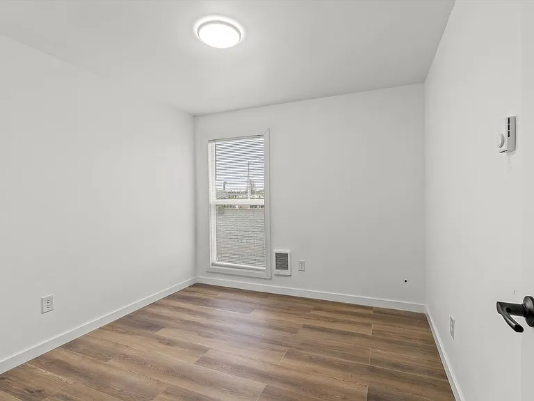 8803 11th St NE — Photo 9