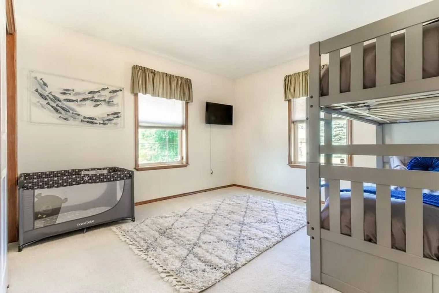 3 bed, 2.0 bath, 2206 sqft, $5,920 — Photo 4