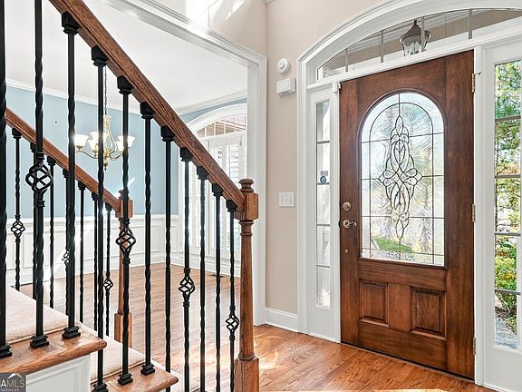 4th image of 211 Montana Way