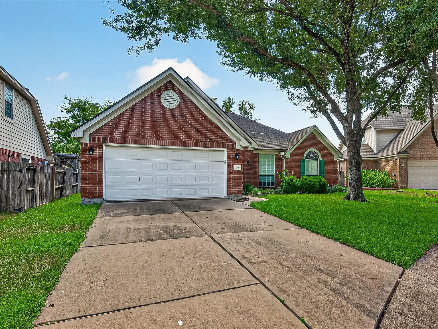 3 bed, 2.0 bath, 1849 sqft, $2,000 — Photo 2