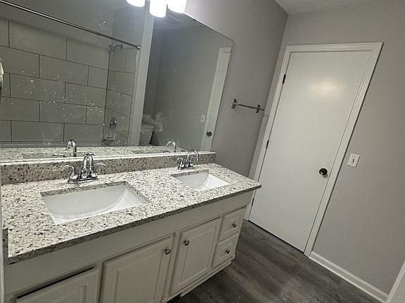 4th image of 2921 N Mill Ave #B