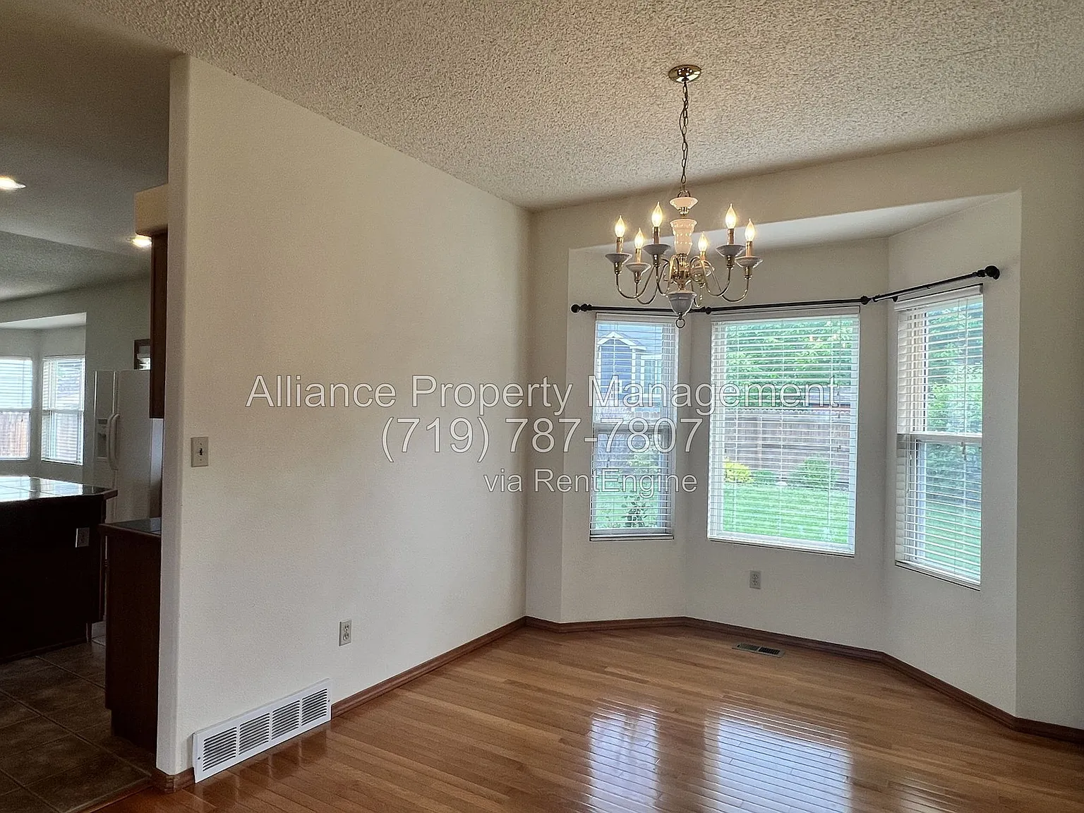 3 bed, 2.5 bath, 2322 sqft, $2,395 — Photo 4