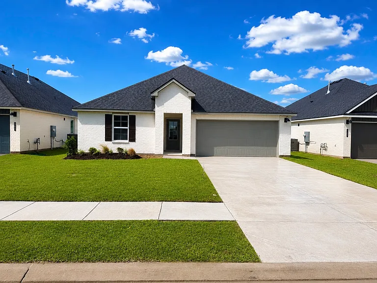 3403 Magnolia Lakes Blvd — Photo 1
