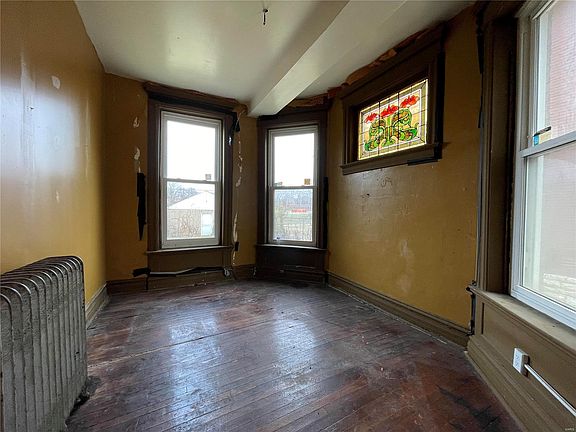5th image of 5067 Washington Pl