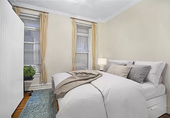 5th image of 205 W 54th St APT 1E