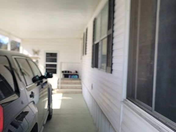 5th image of 500 Honeysuckle Dr