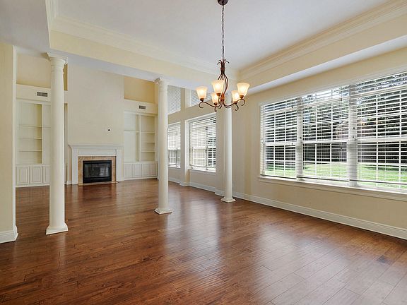 4th image of 2013 Pointe Clear Dr