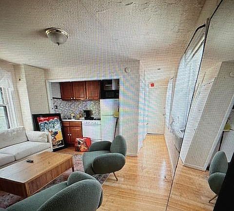 2nd image of 227 S 20th St APT 3R