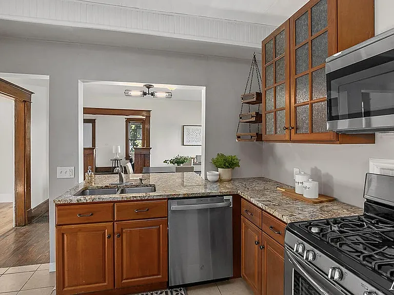 443 Hall St SE — Photo 8