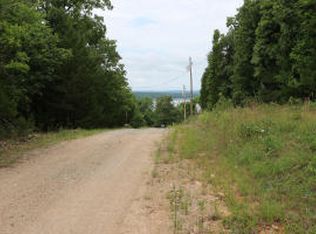 Bay St, Diamond City, AR 72630